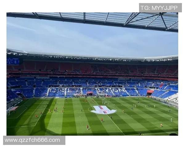 激情四溢的绿茵场上精彩绝伦的足球赛让人热血沸腾的瞬间