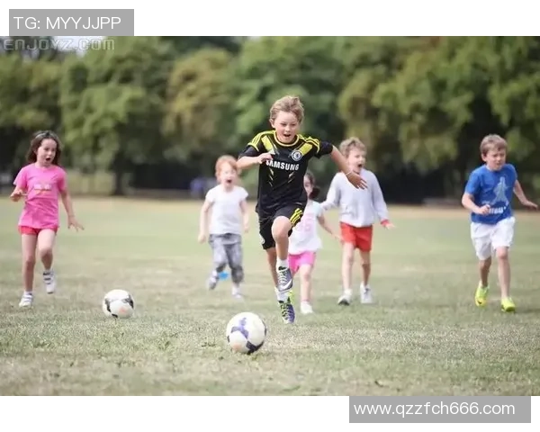 足球书包挂件的创意设计与实用性分析让每个球迷都能随身携带热爱