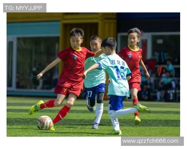 足球飞奔在绿茵场上追逐梦想与荣耀的激情之旅 足球飞奔在绿茵场上追逐梦想与荣耀的激情之旅